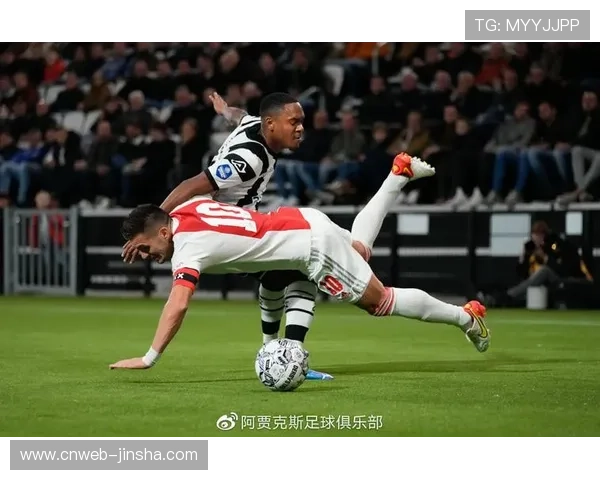 阿贾克斯荷甲新赛季开局稳健 四胜四平保持不败展现强劲实力