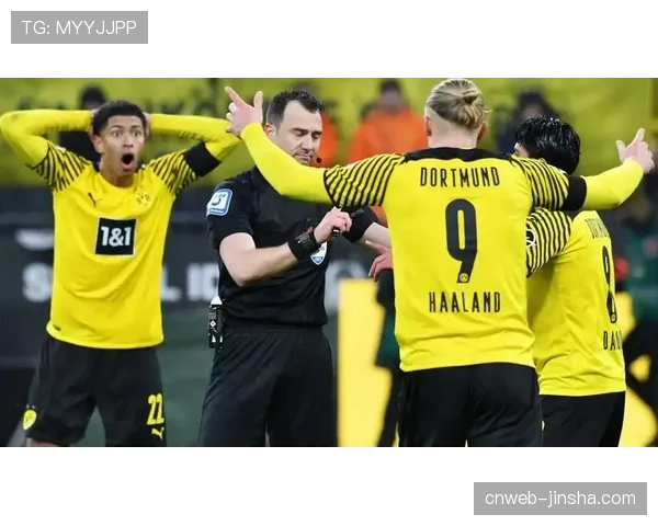 消息：德国足协裁判委员会召开会议，研讨统一禁区附近犯规的判罚尺度